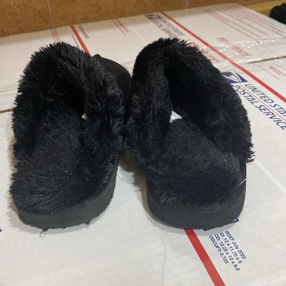Black slippers size 6 good condition - Picture 2 of 5